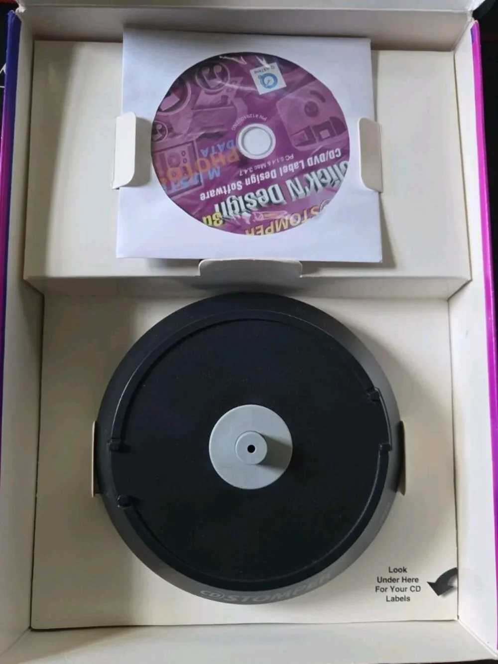 Avery CD Stomper Professional Edition 2004 PC/Mac Compatible 600 labels Kit